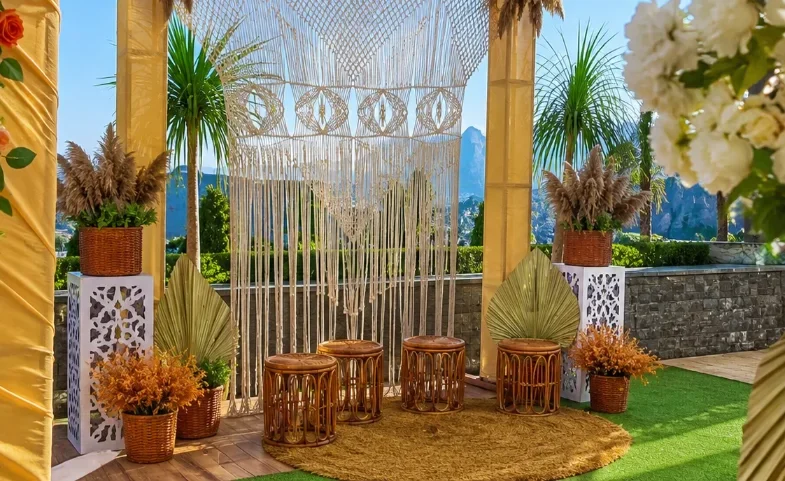 Elegant wedding banquet table setup